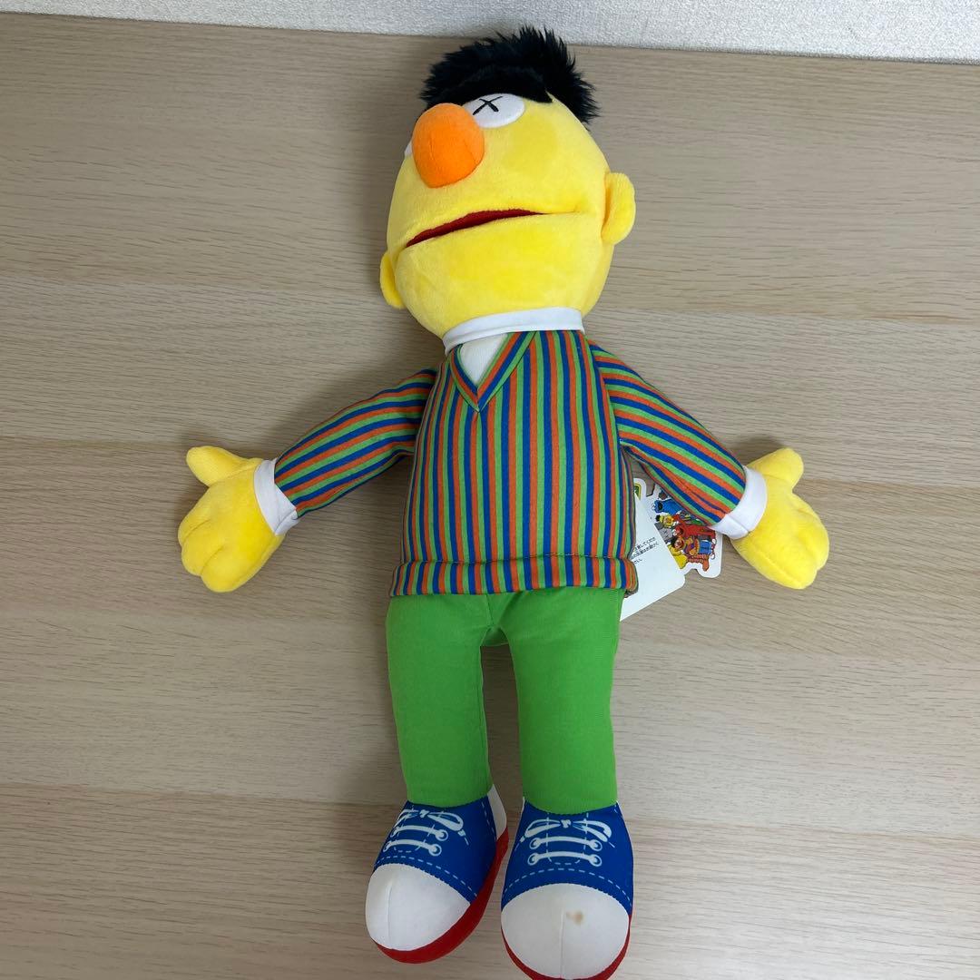 KAWS セサミストリート　UNIQLO ぬいぐるみ