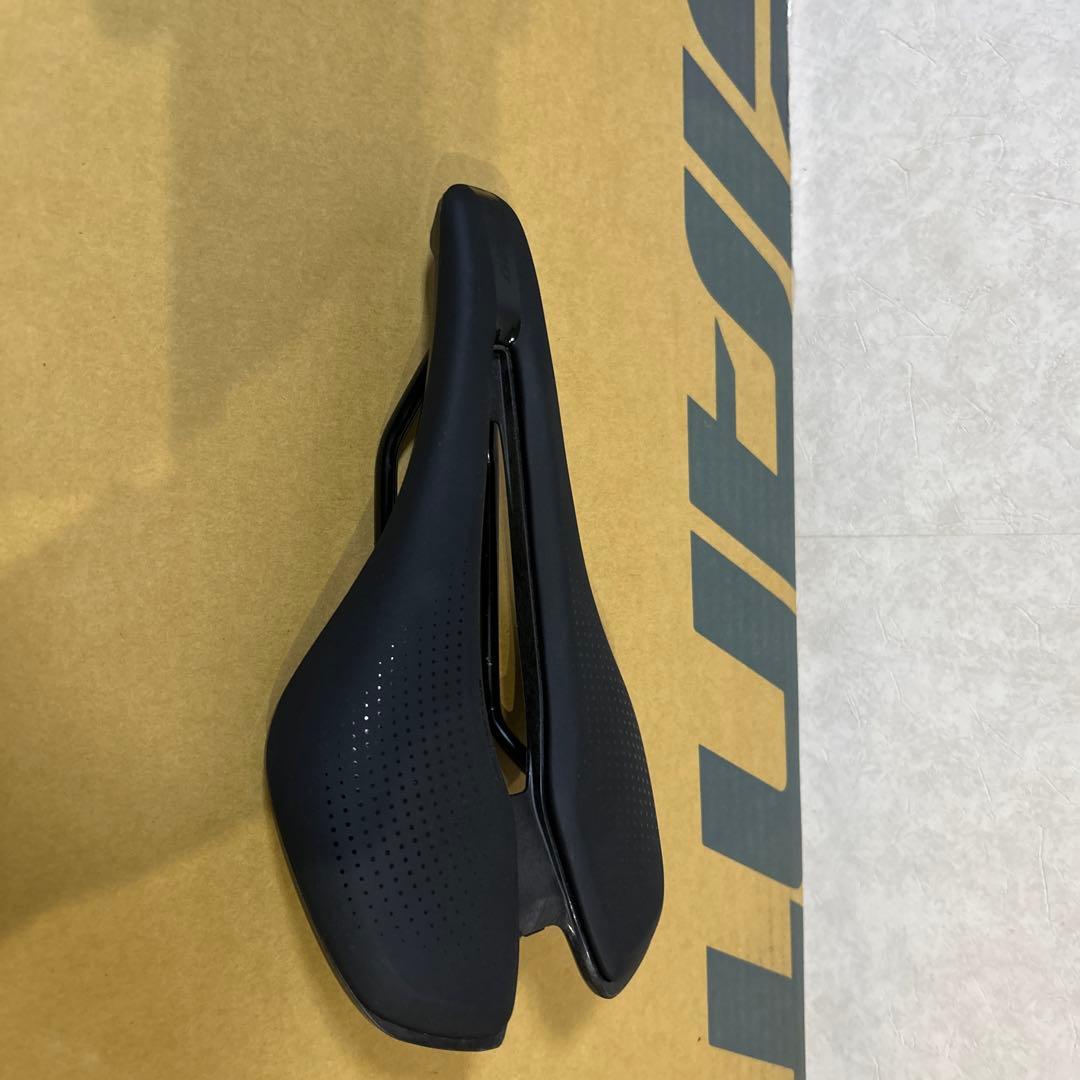 GIANT エアロダイナミックサドル ブラック