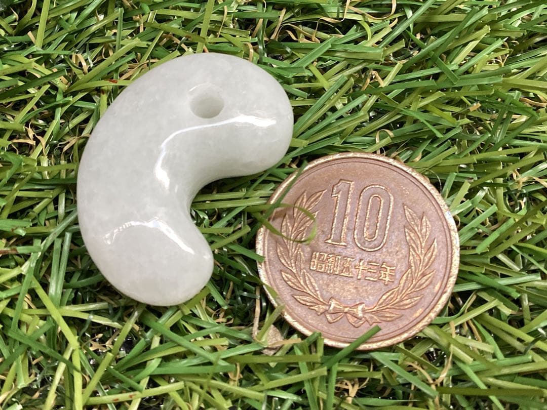 ✳40万円以上の勾玉‼️糸魚川翡翠*本物硬玉　お守りにアイスジェイド氷紋様　鑑別書