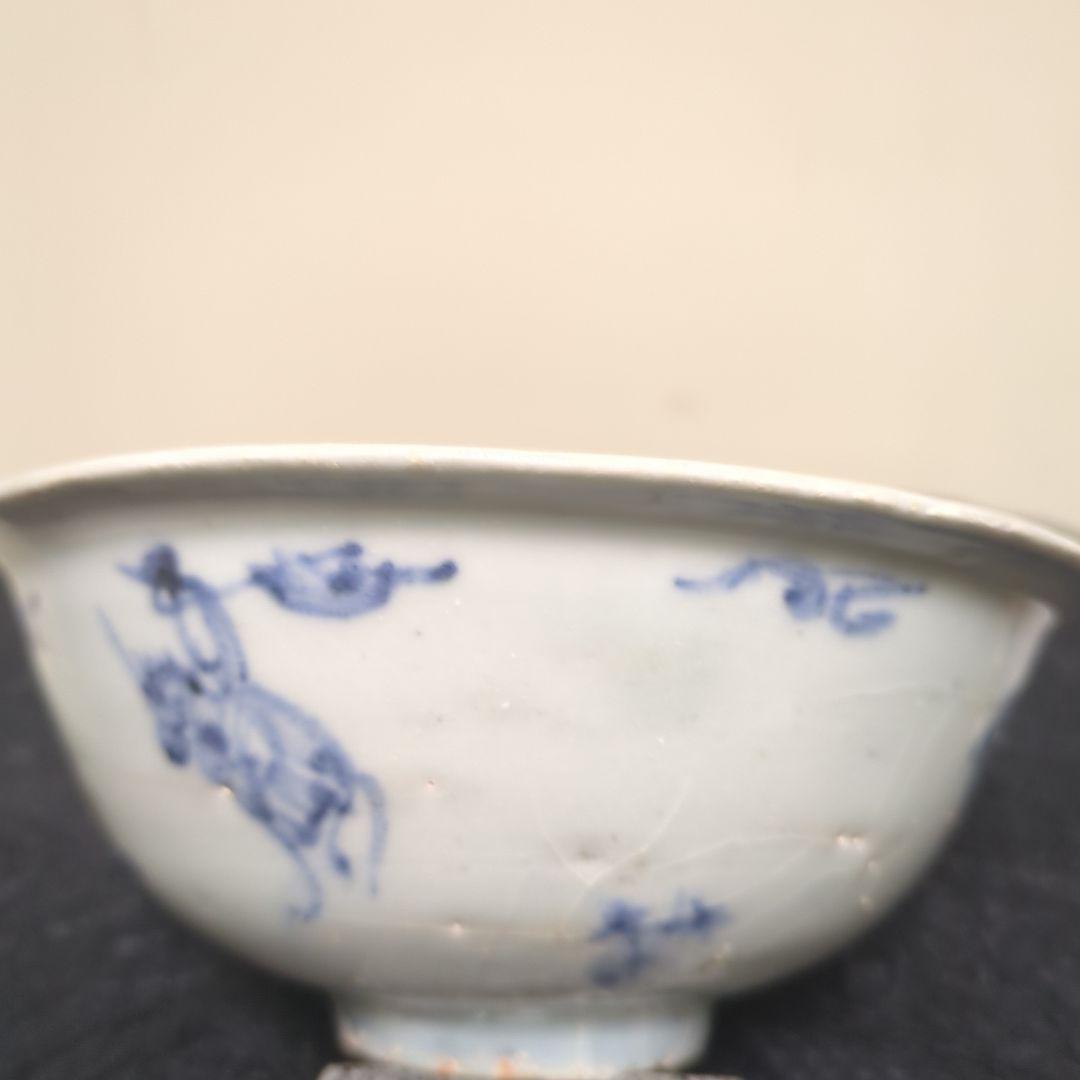 中国の青い絵柄の白磁茶碗