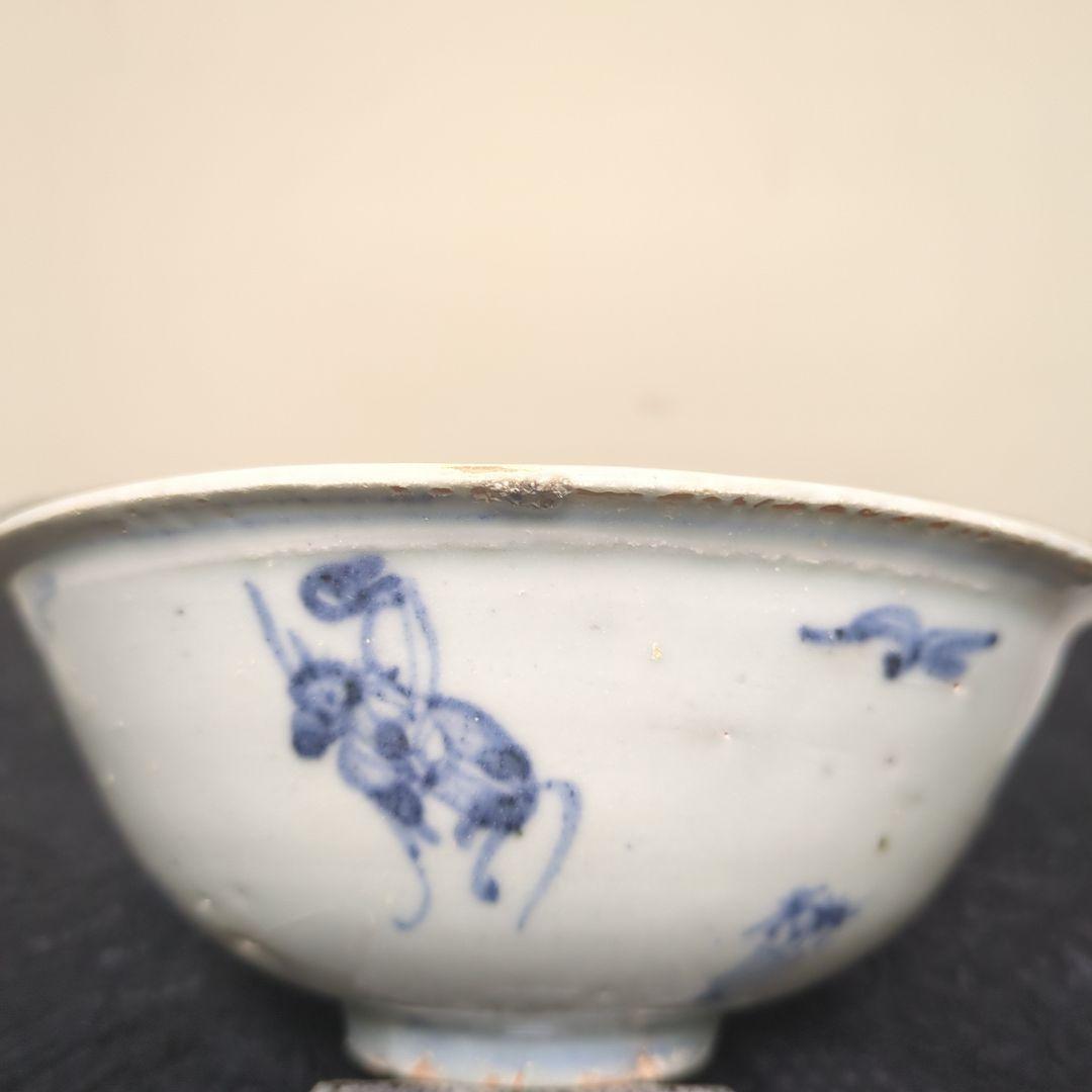 中国の青い絵柄の白磁茶碗