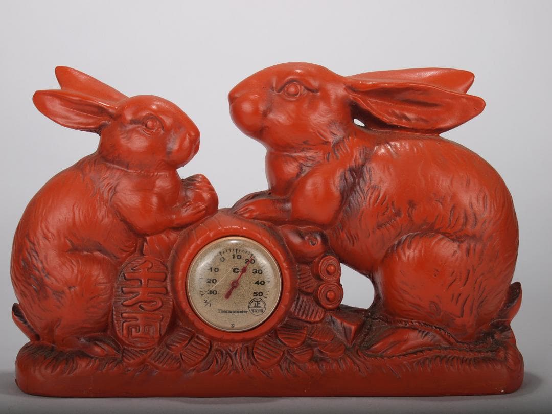 ウサギの置き時計　赤兎　縁起物<BR>  X760C12-5