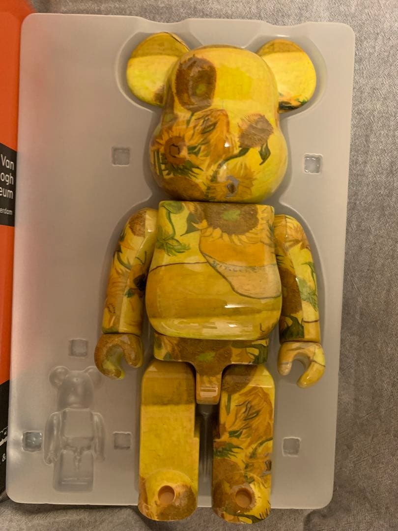 ベアブリック　ひまわり　ゴッホ