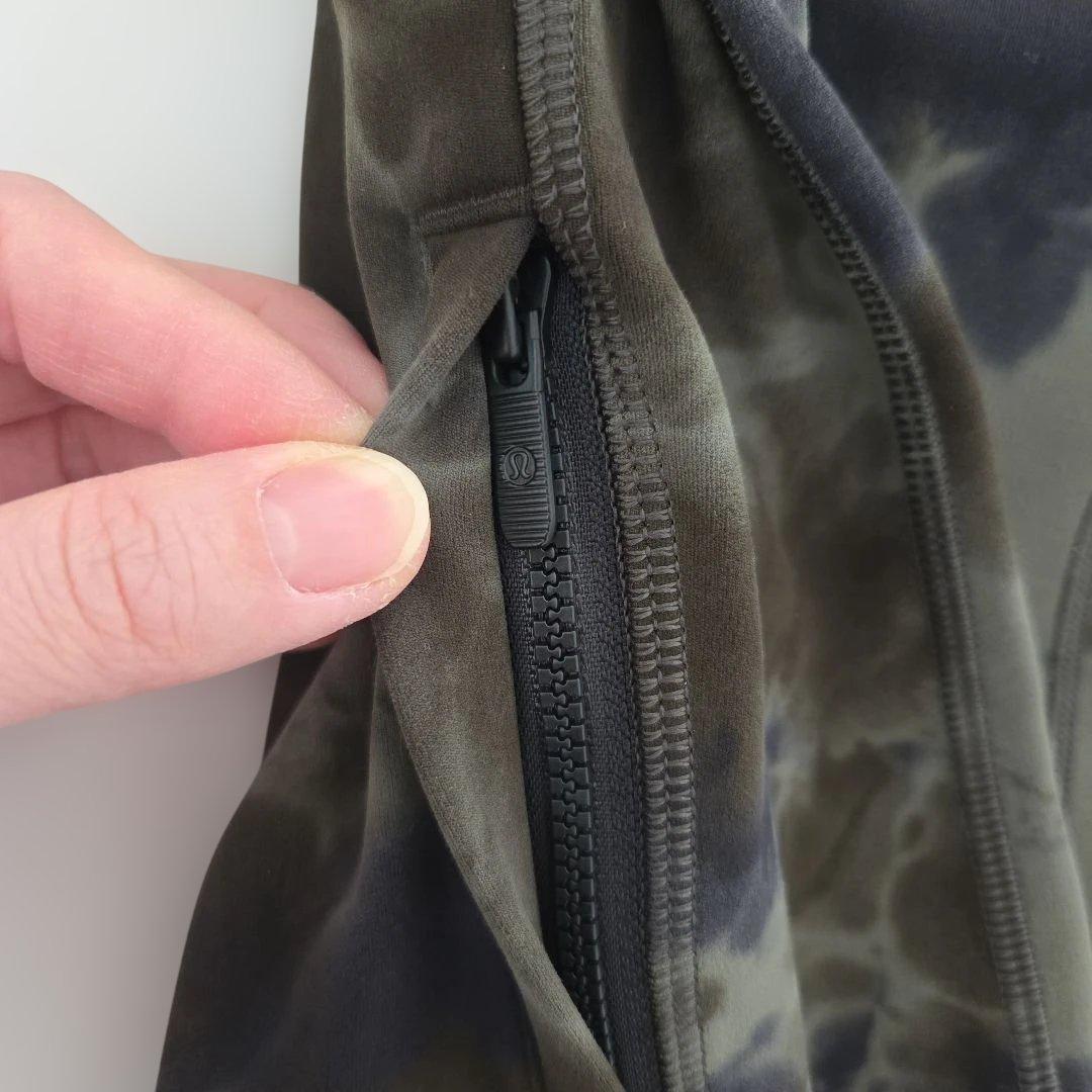 新品　ルルレモン　Define　Nulu フードジャケット　カモフラージュ柄　4