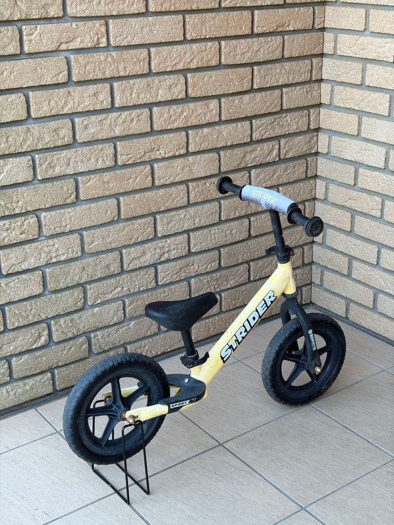 【人気色】STRIDER バランスバイク イエロー　12インチ