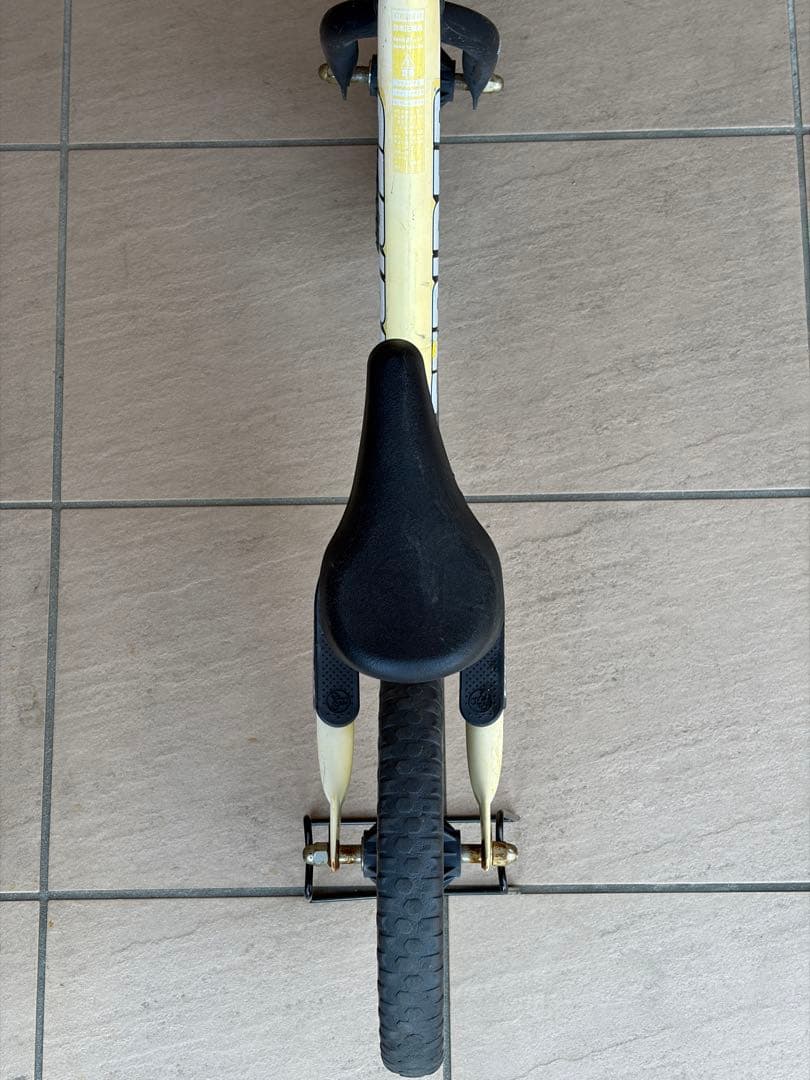 【人気色】STRIDER バランスバイク イエロー　12インチ