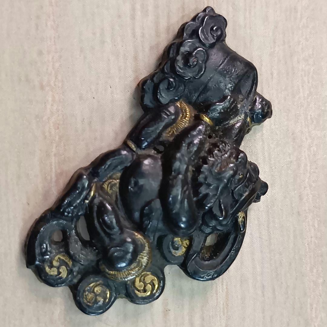 煙草入れ／雷神前金具／在銘あり