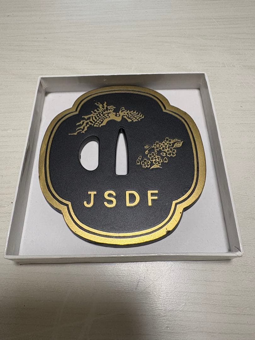 陸上自衛隊 刀 鍔 富士山デザイン JSDF刻印 重さ204g 文鎮 記念品