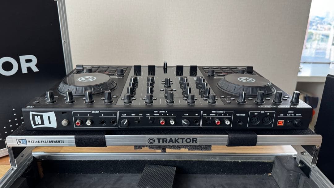 [値下げ]TRAKTOR Kontrol S4 DJコントローラー&スピーカー