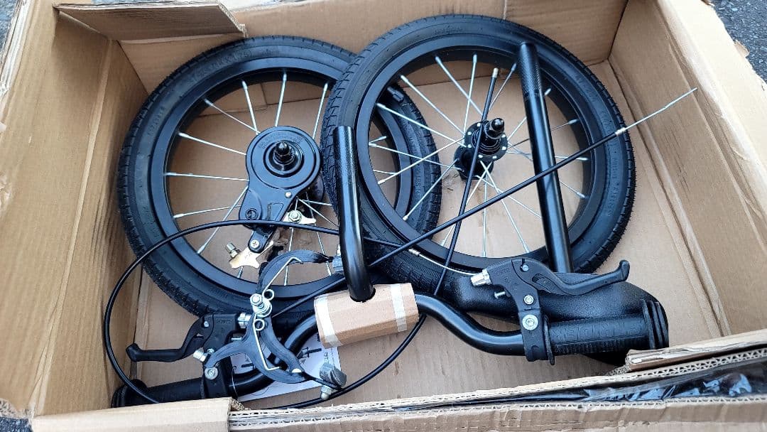 ストライダ14x用タイヤホイールハンドルブレーキシート　未使用 自転車