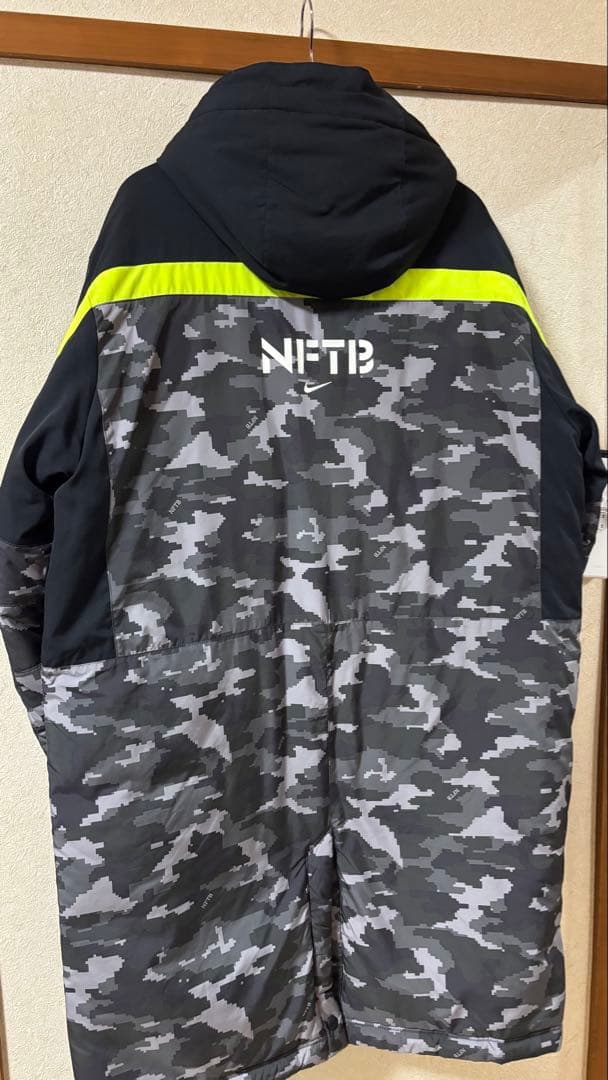 Nike カモフラ NFTB ベンチコート