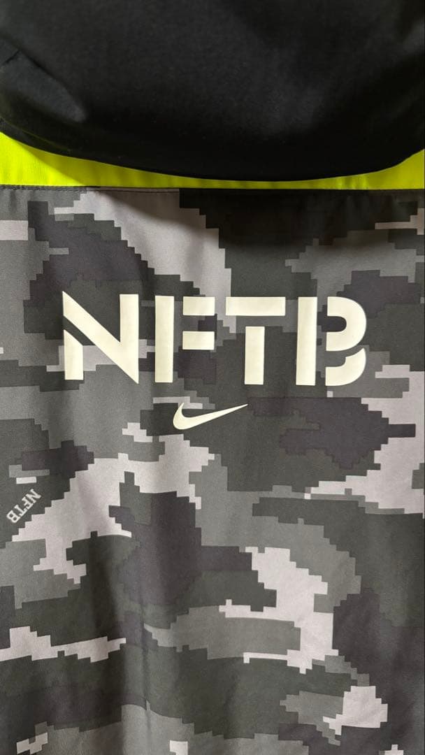 Nike カモフラ NFTB ベンチコート