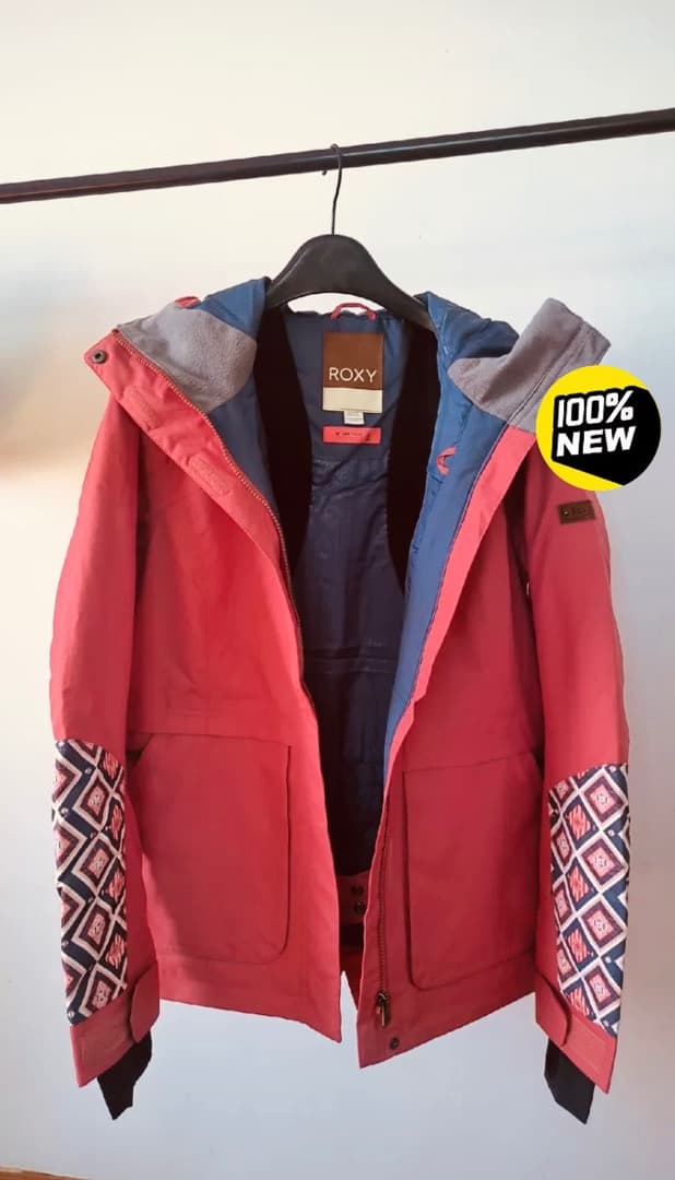 新品Roxy Sサイズ スキー スノーボード 兼用ジャッケット 女性 ロキシー