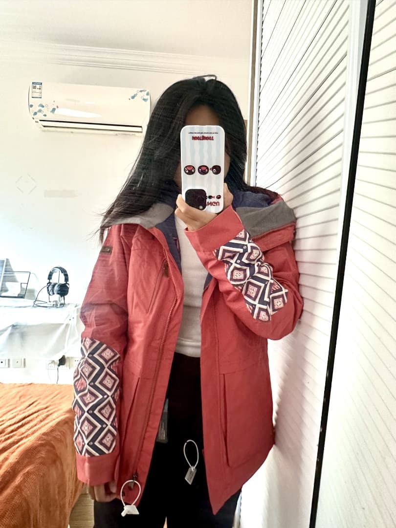 新品Roxy Sサイズ スキー スノーボード 兼用ジャッケット 女性 ロキシー