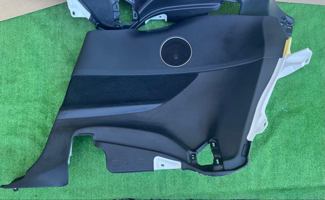 トヨタ　レクサス　lc500 lc500hクーペ　リアクォータートリムパネル