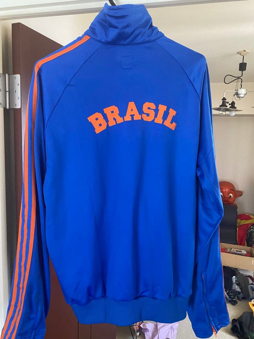 adidas　トラックジャケット