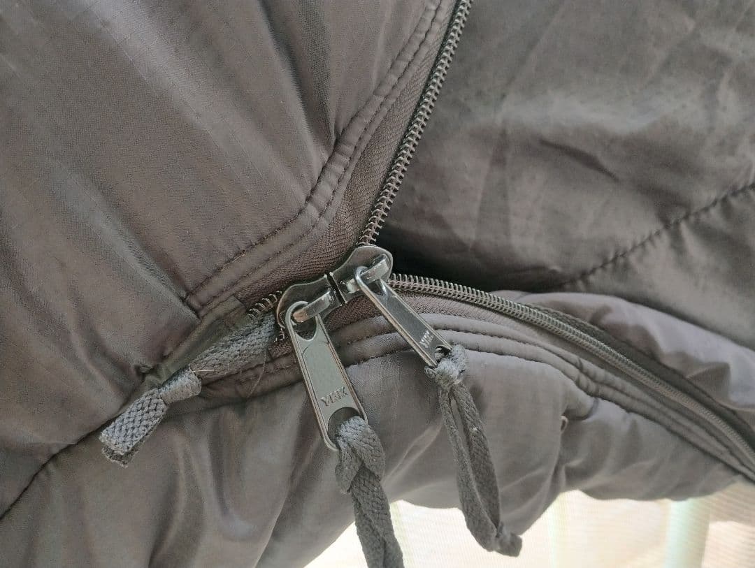 U.S.スリーピングバッグ　米軍放出品　秋冬用寝袋