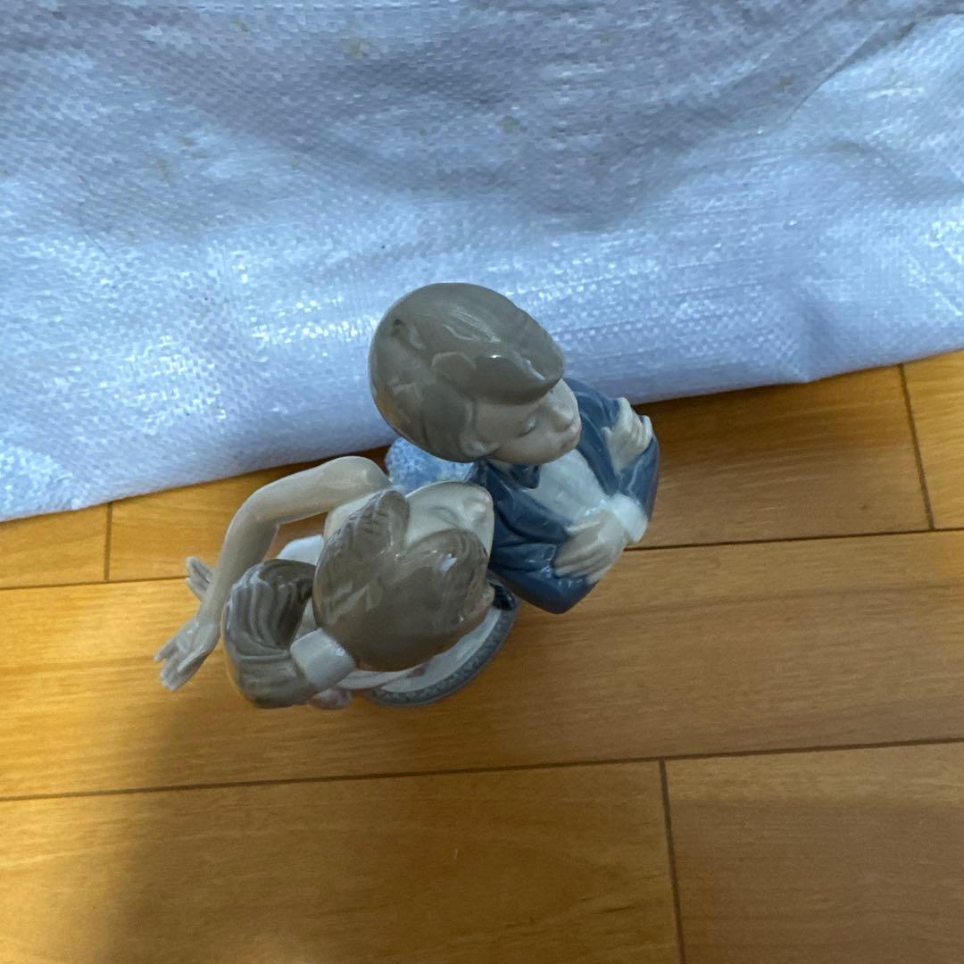 リヤドロフィギュア 花の装飾付き