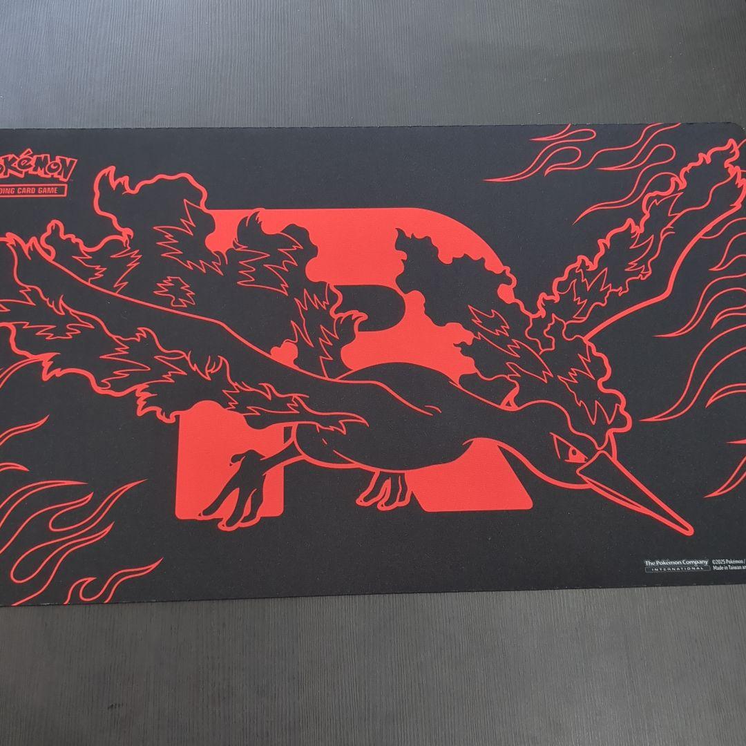 象*様 ロケット団のファイヤー プレイマット【M1】