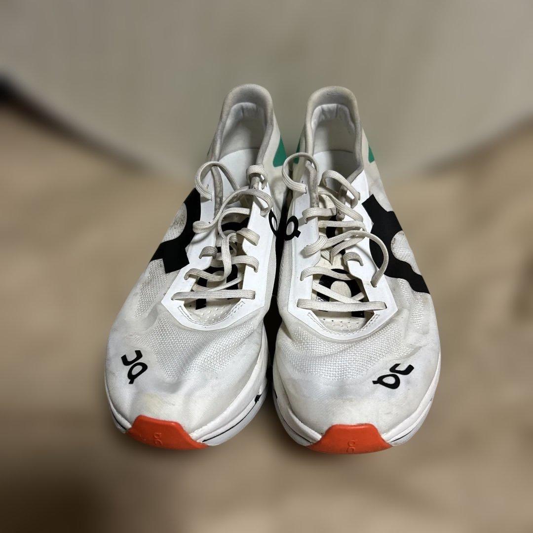 On Cloudstratus スパイクシューズ ホワイト/グリーン/ブラック