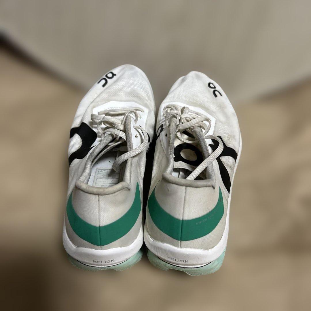 On Cloudstratus スパイクシューズ ホワイト/グリーン/ブラック