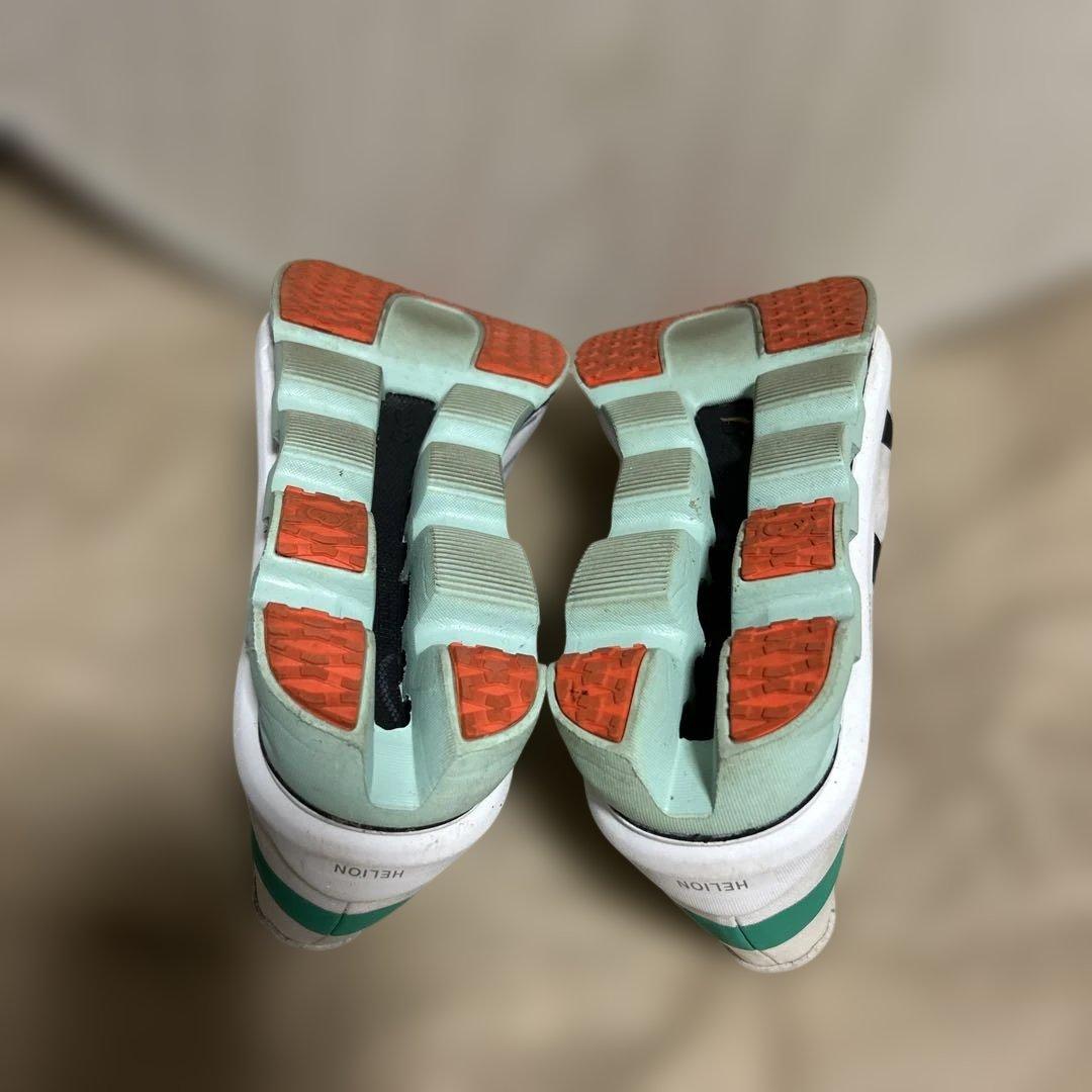 On Cloudstratus スパイクシューズ ホワイト/グリーン/ブラック