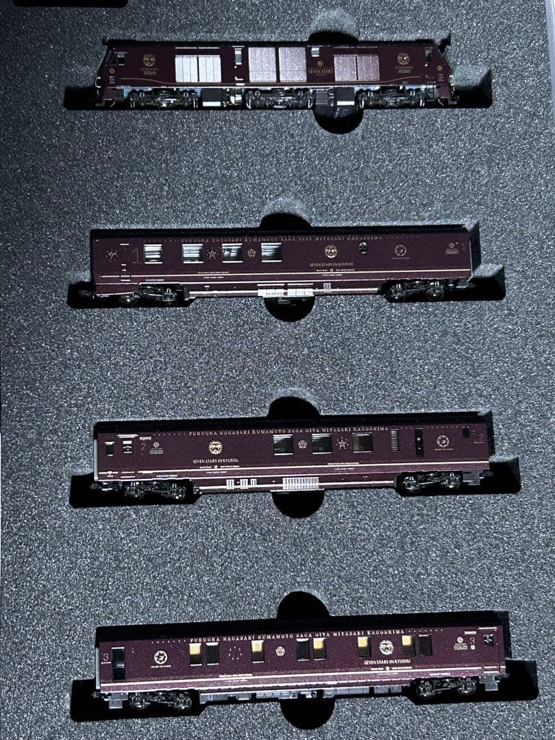 KATO クルーズトレイン「ななつ星 in 九州」 8両セットA/B 室内灯装備