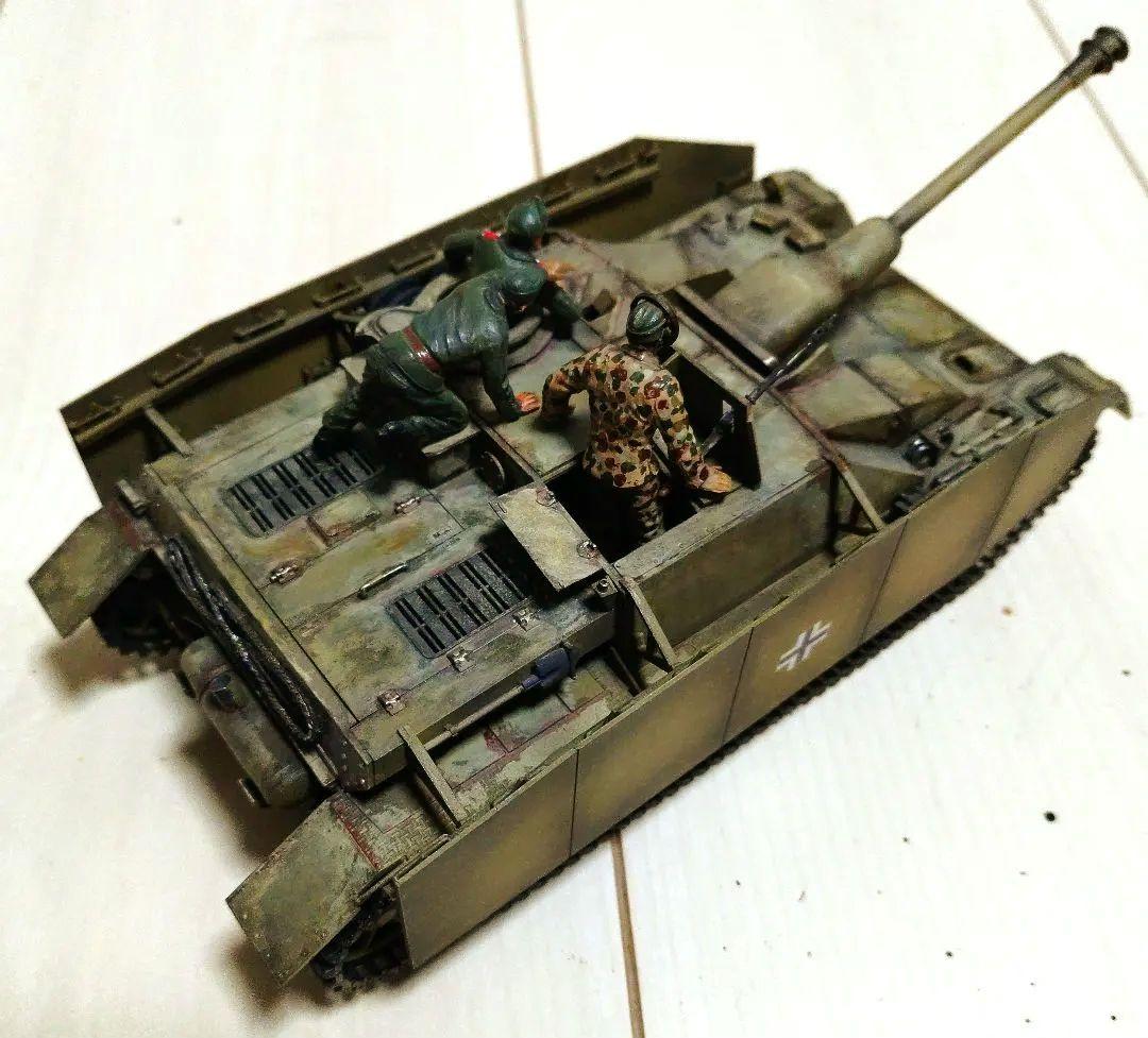 【塗装完成品】タミヤ　1/34　ドイツ四号突撃砲　戦車兵3名付き