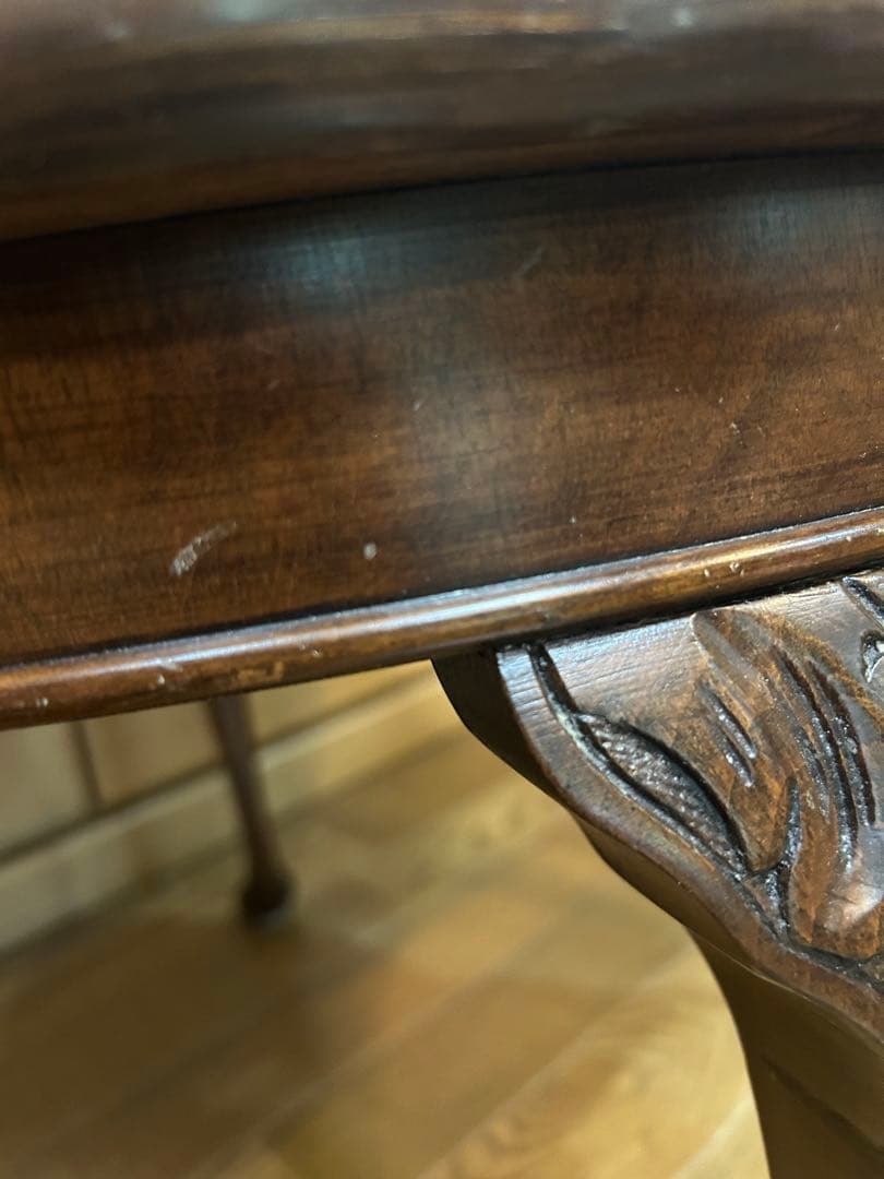 イギリス　アンティーク　コーヒーテーブル　猫脚　フリルの丸テーブル