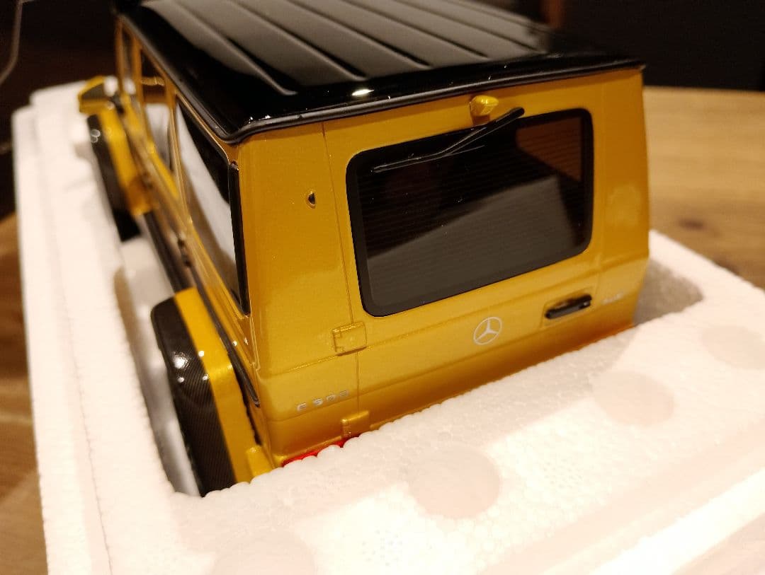 1/18 メルセデスベンツ　Gクラス G500 4×4　ミニカー　ゴールド