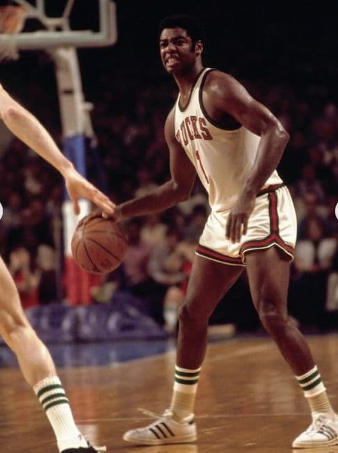 NBA オスカー・ロバートソン フィギュア