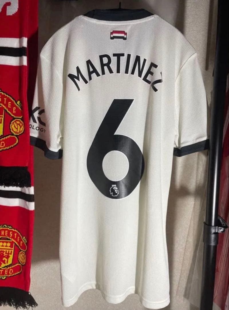 【極美品】マンチェスターユナイテッド 24-25 3rd オーセン リサマル