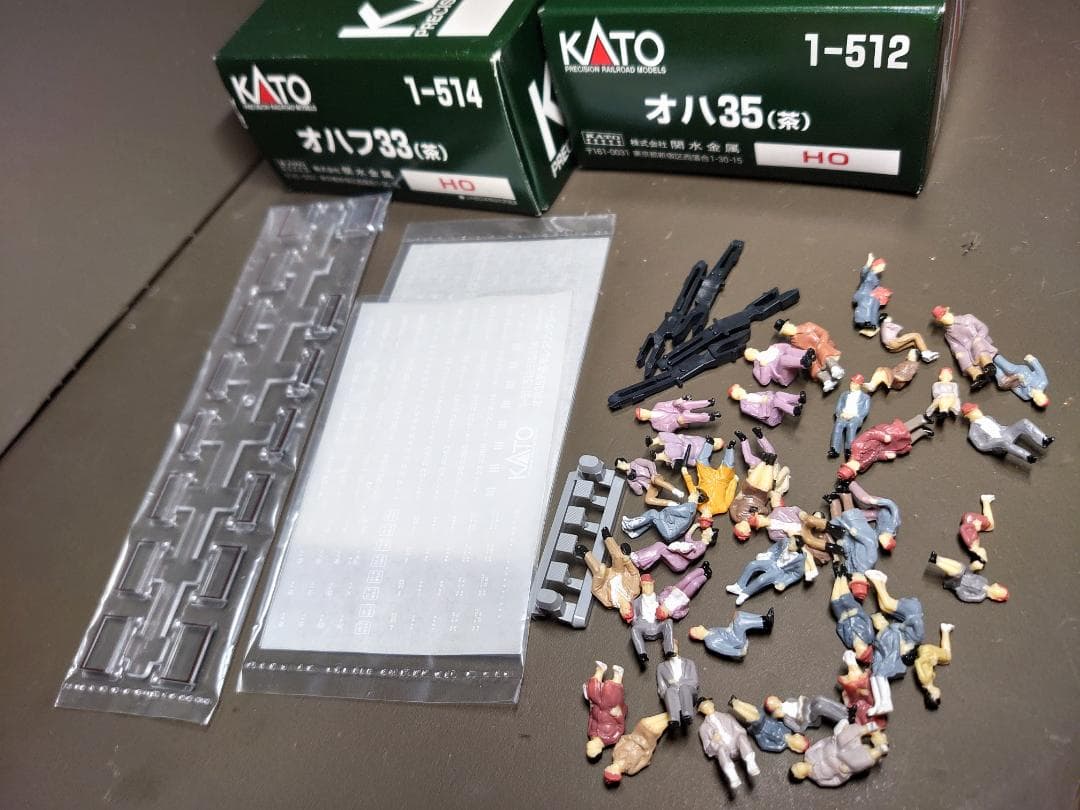 オハフ33・オハ35（茶）KATO HOゲージ 車内灯、着席人形付き