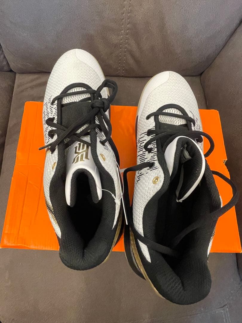 NIKE カイリー KYRIE FLYTRAP Ⅱ EP ホワイト／ブラック