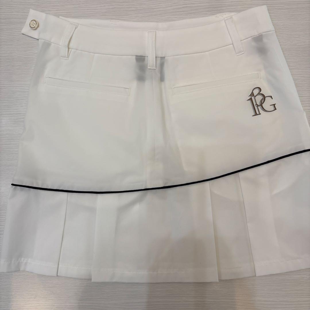 1PIU1UGUALE3 ゴルフ レディーススカート ホワイト