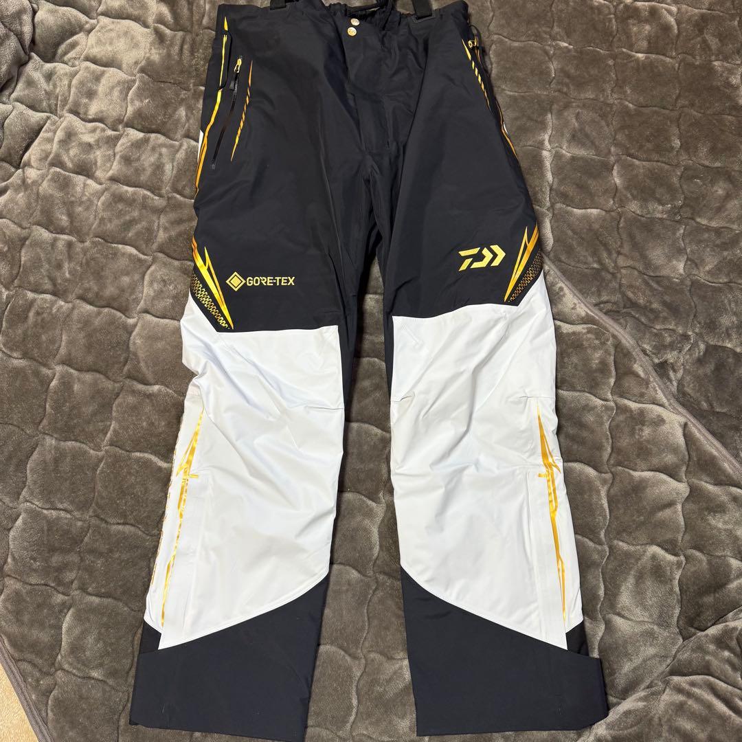 ダイワ　トーナメントゴアテックス　フィッシングスーツ　上下　DW-1022T 白