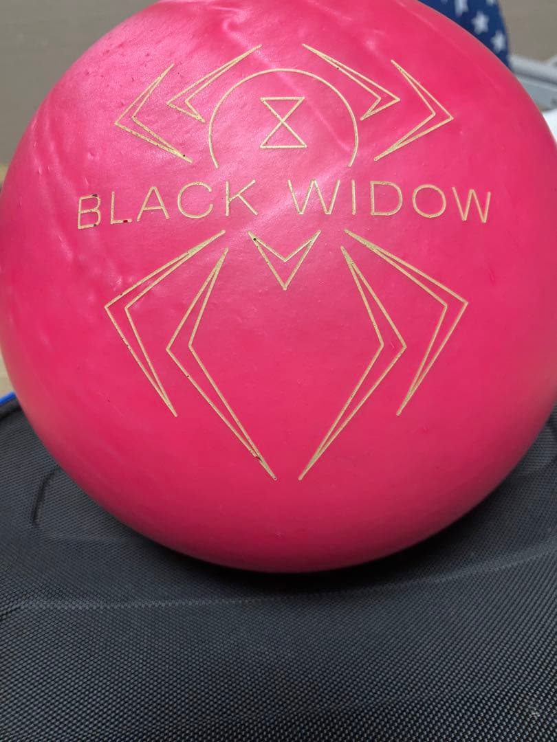 HAMMER BLACK WIDOW(ブラックウィドー)ボウリングボール ピンク