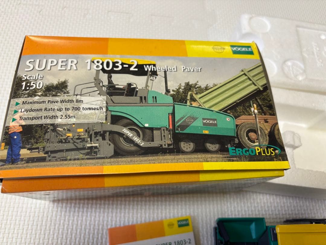 VÖGELE SUPER 1803-2 ミニカー 1/50スケール