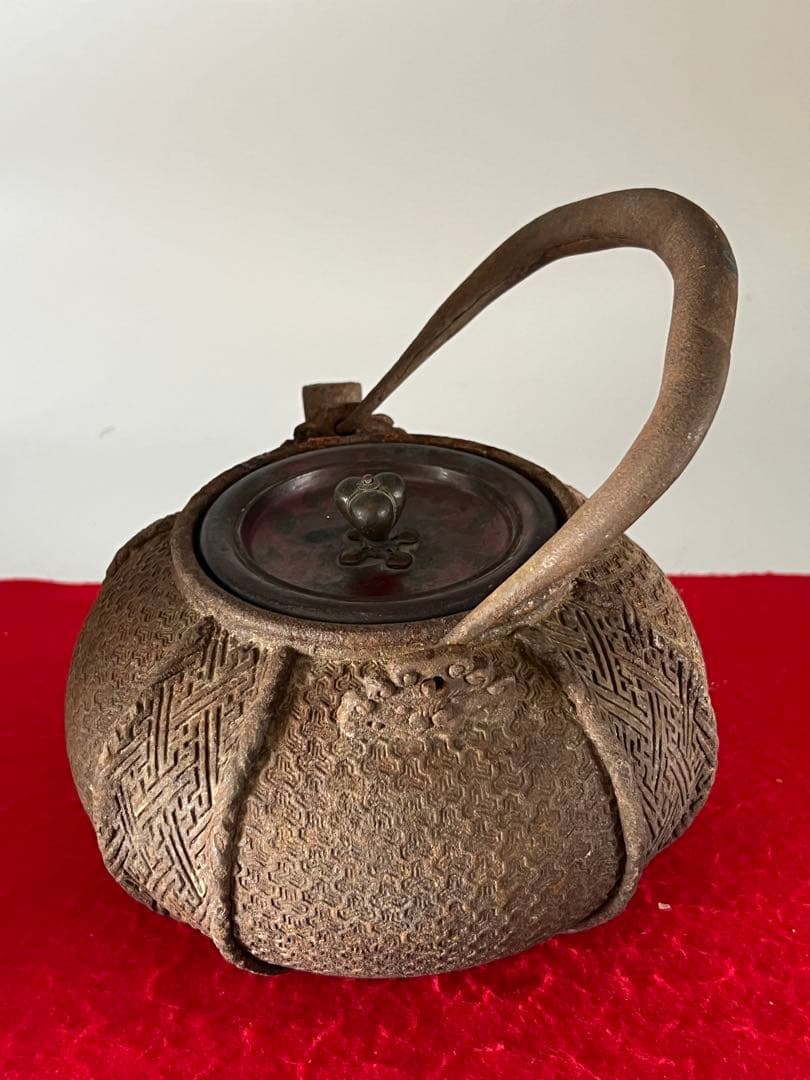 鉄瓶　在銘 工芸金属　重厚感があり