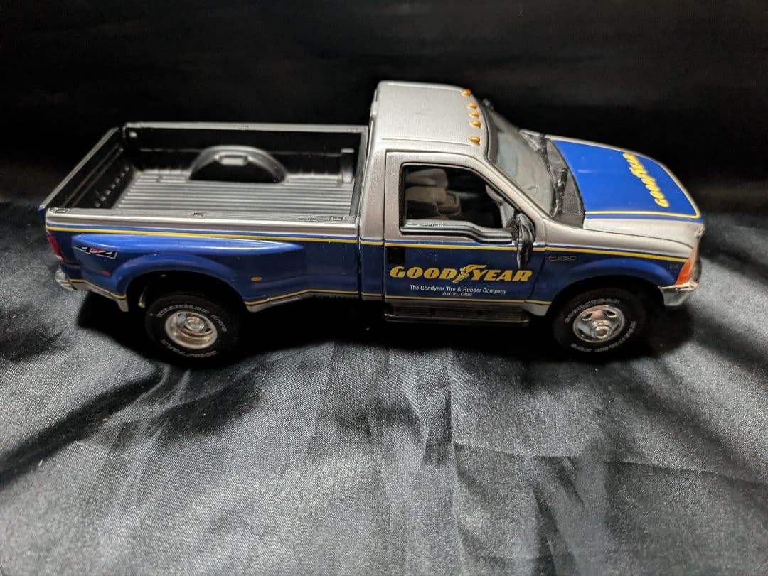 マッチボックス　1:24 1999 フォード Fシリーズ スーパーデューティ