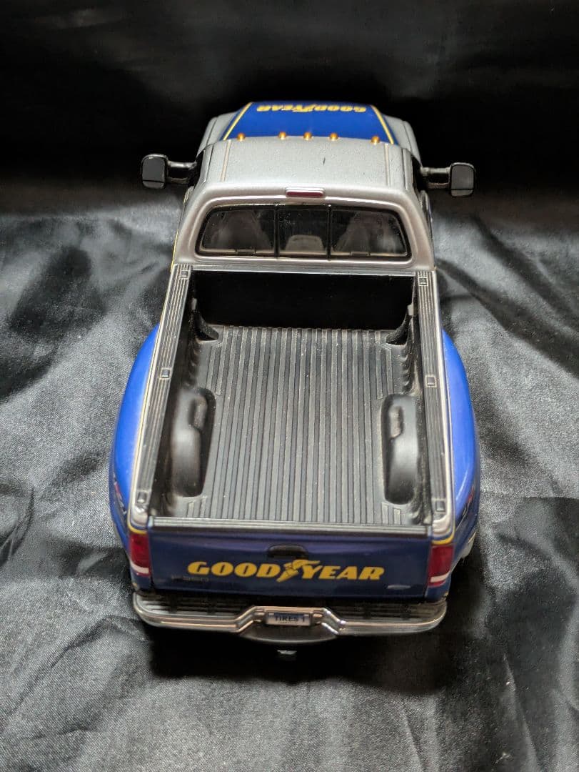 マッチボックス　1:24 1999 フォード Fシリーズ スーパーデューティ