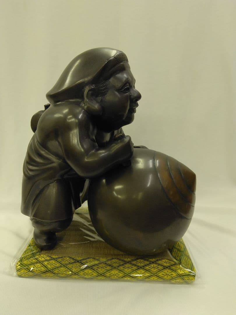 yujinn　　　　青銅製　玉磨き大黒天