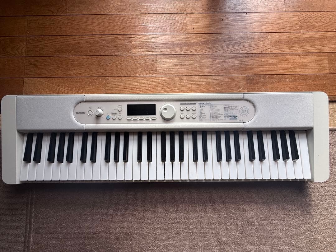 CASIO LK-520 ホワイト61鍵電子キーボード譜面台付