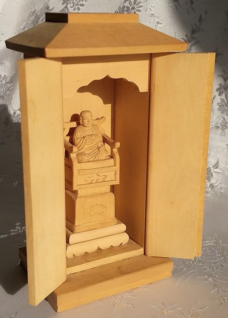 弘法大師坐像【極小】#397 厨子入り 空海 お大師さま 木彫 仏像