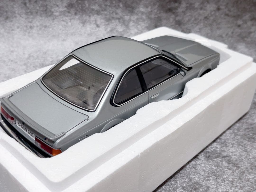 ミニカー AUTOart 1/18  M 635 CSi E24