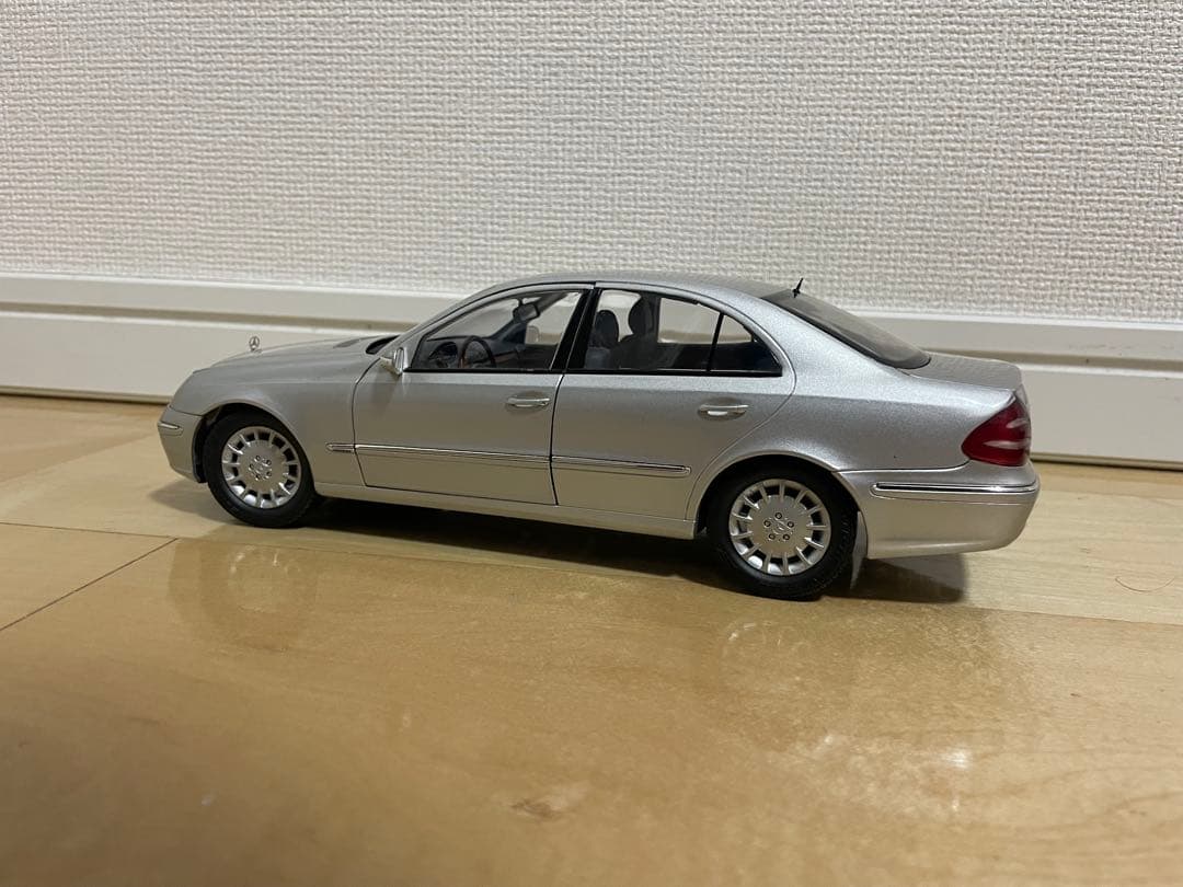 1/18 E-Class 京商 メルセデスベンツ Eクラス ミニカー