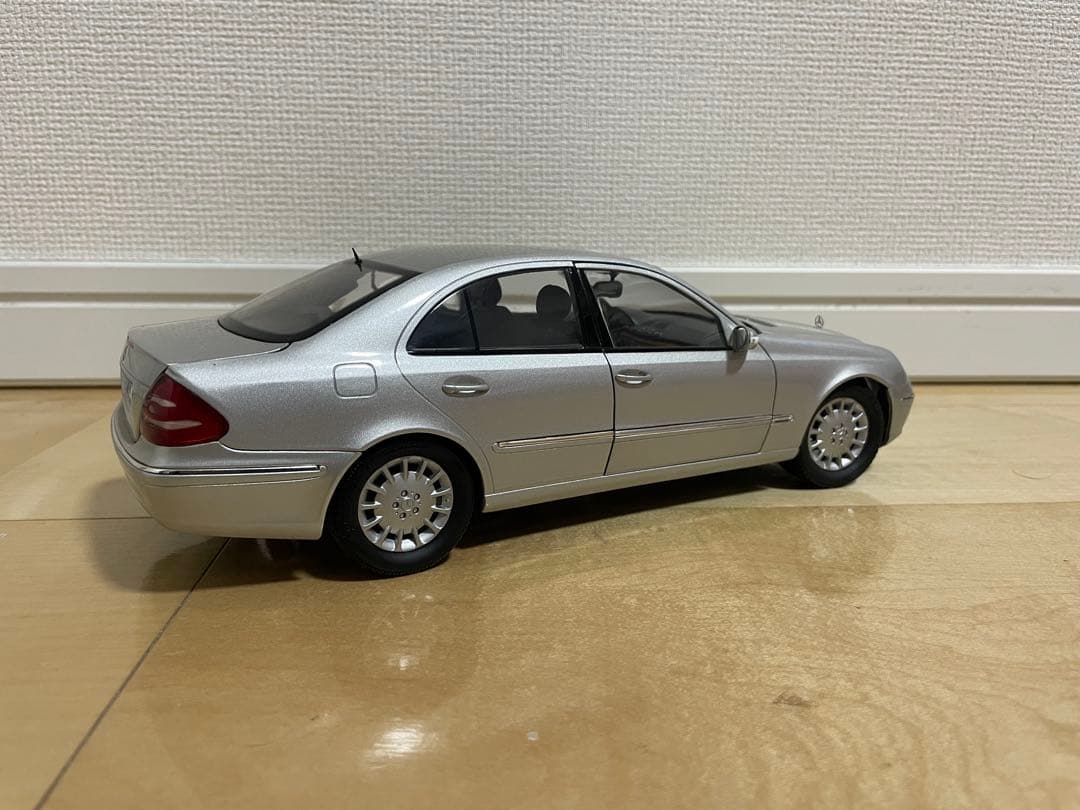 1/18 E-Class 京商 メルセデスベンツ Eクラス ミニカー