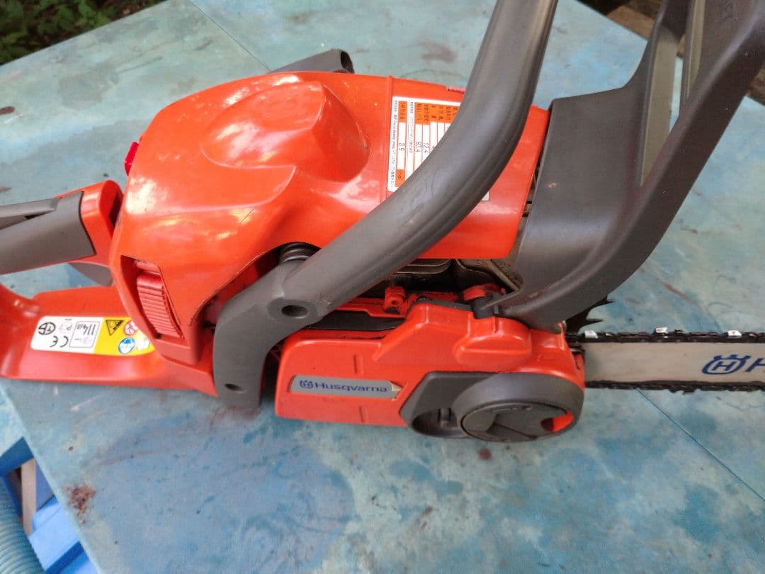 #カズハスクバーナチェーンソー 135e