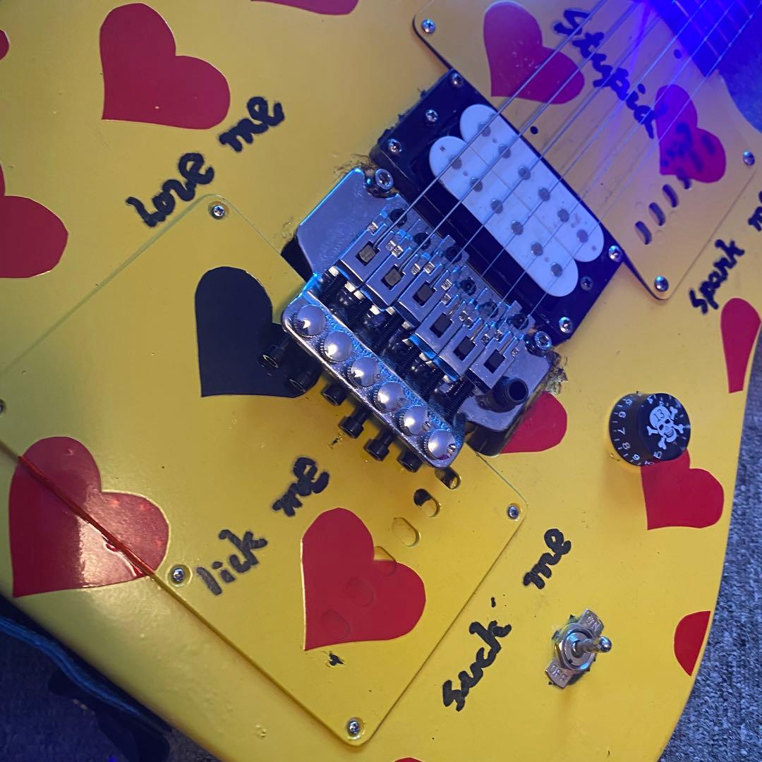 FERNANDES ハムバッカーLEDネック搭載 ブラックハート！フロイドローズ