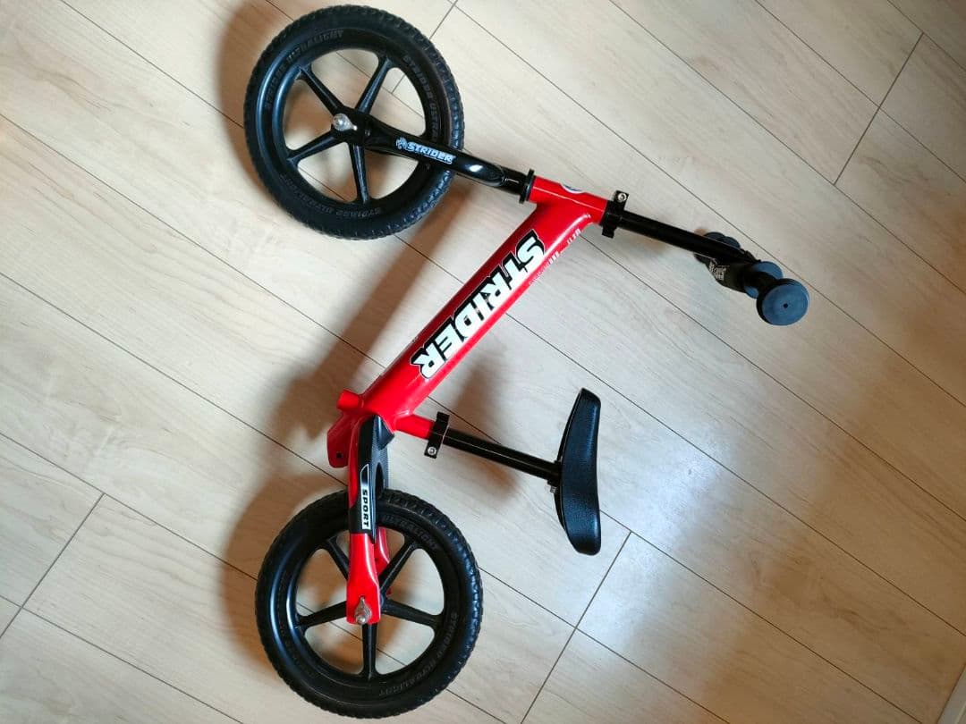 STRIDER バランスバイク 赤 スタンド付き